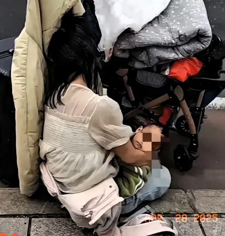 妻子多次出轨，他忍了很久，为了孩子。后来做了亲子鉴定，三千块，报告成了离婚协议书