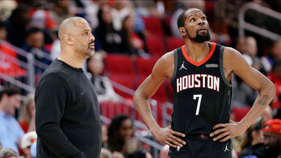 战术僵化+三分倒数，火箭困境根源，换谁都不如换乌度卡