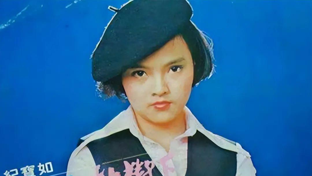 她5岁爆红，13岁被亲奶奶注射药物，结婚后丧夫，如今怎样了？