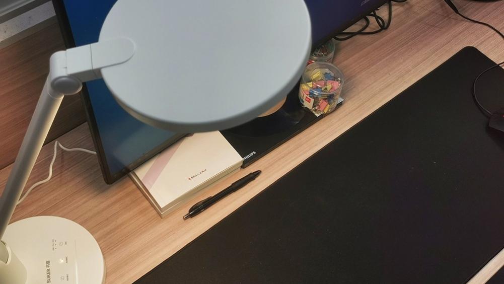 书客SKY护眼台灯深度评测：给办公族的眼睛装一层“温柔防护罩”