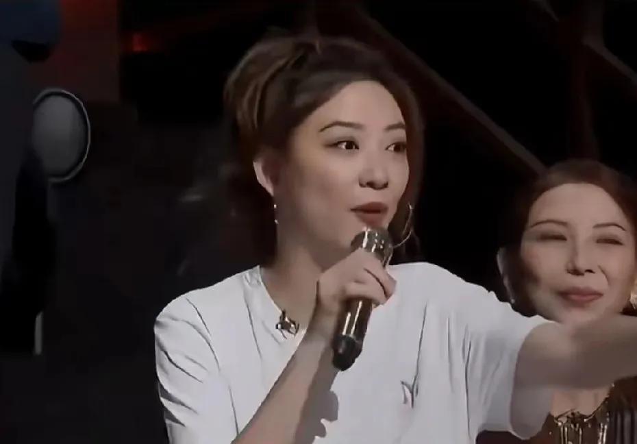应采儿真是个三观很正的一个女的
应采儿在节目里说，她说爸爸以前跟她说过，说人这一