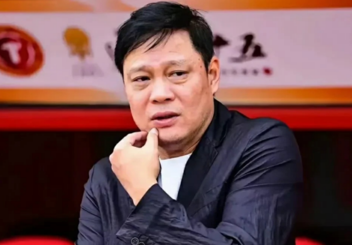 看到国足0：1输给印尼队
范志毅是真的生气了
直接不顾面子，撸起袖子开喷

他是