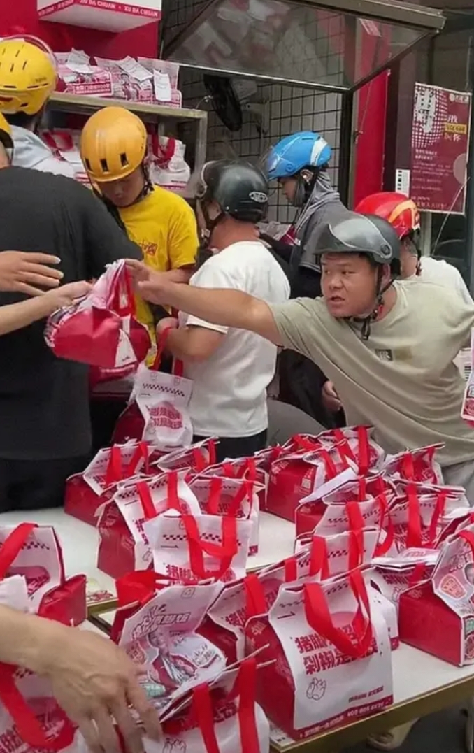 送不过来，根本送不过来呀！
全是京东外卖，不管小哥怎么跑，也根本送不过来。有些店
