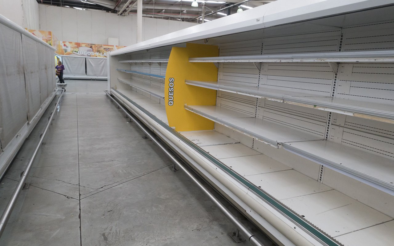 委内瑞拉的超市，空空荡荡没什么卖的。这可是世界产油国啊！