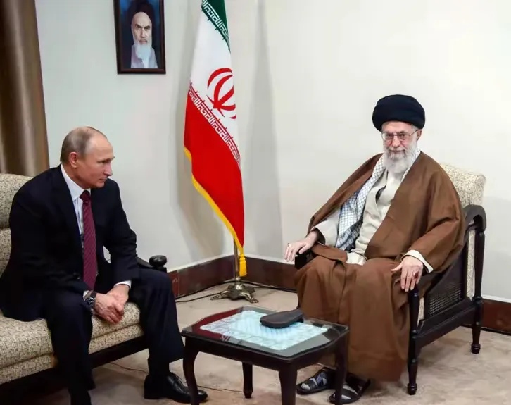 伊朗在美方采取行动之前选择主动出击，外部支援也已准备妥当，当前形势变成了两方对峙