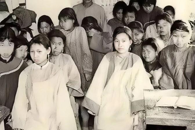 1854年，一艘满载47名女童的英国轮船，平静地驶离了宁波港口。殊不知，这艘轮船