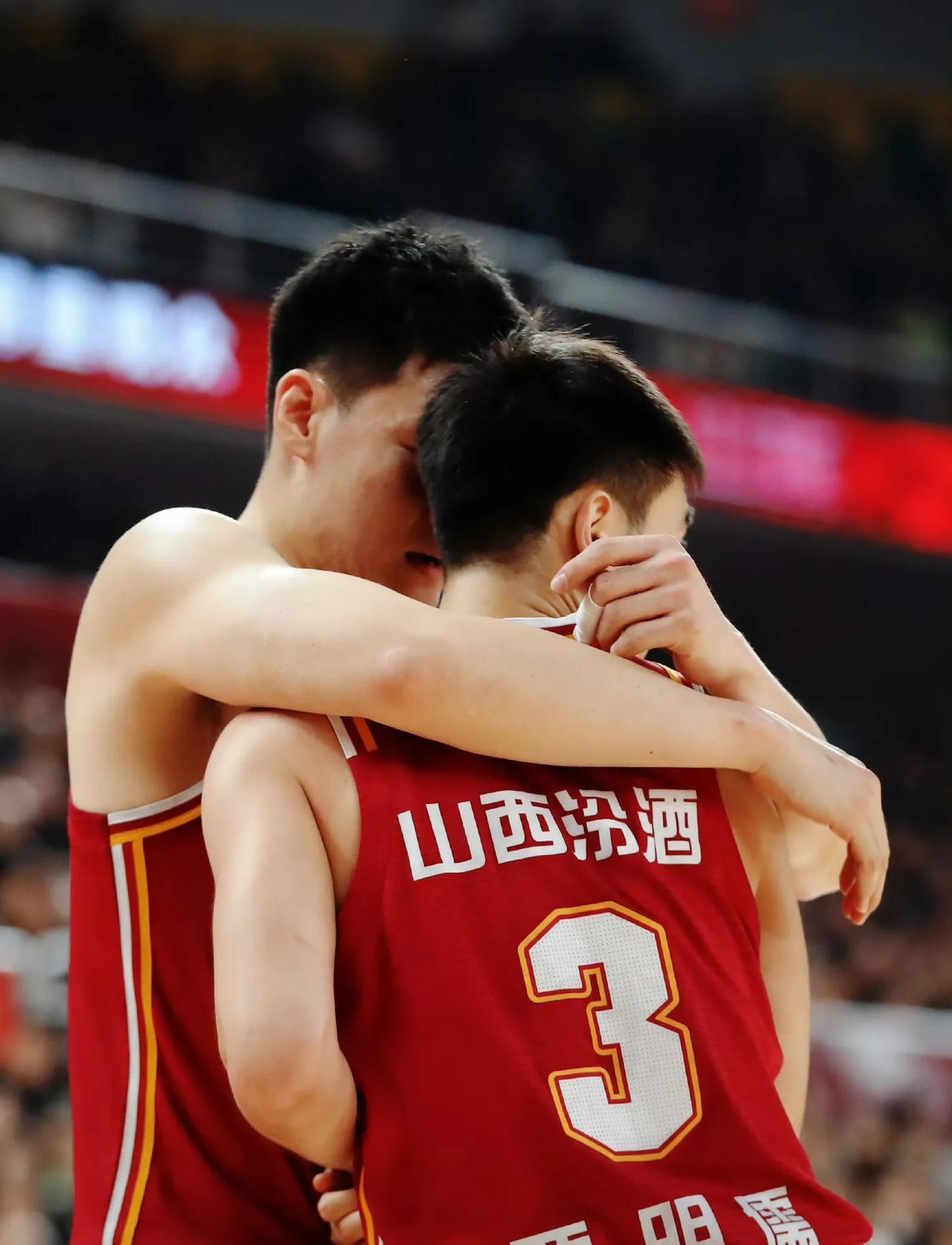 “关键先生”张宁夸赞完成绝杀的队友贾明儒“真帅”！
3月13日晚，山西汾酒男篮在