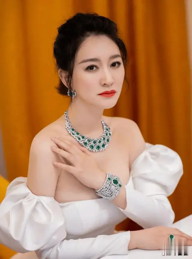 李小冉到底算不算顶级美女？
