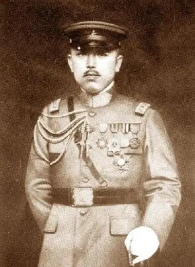 1927年2月6日凌晨，昆明城突然响起密集枪声，滇军四镇守使联合发动兵变。
唐继