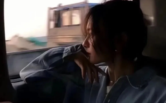 灵异博主被缠身，老头说女友命硬能护我，订婚前一天，女友亡故了