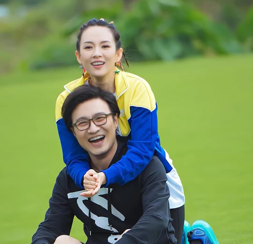 一直想不通，章子怡为什么看得上汪峰，王菲为什么看得上李亚鹏。这两个女星都是在全世