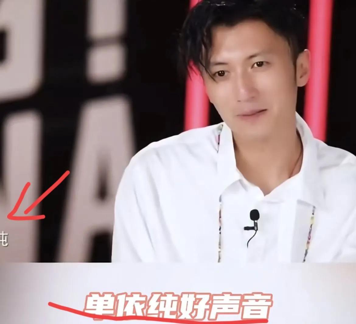 谢霆锋对单依纯真的很特别！
回放了当年好声音，镜头中谢霆锋提到单依纯就会不一样，