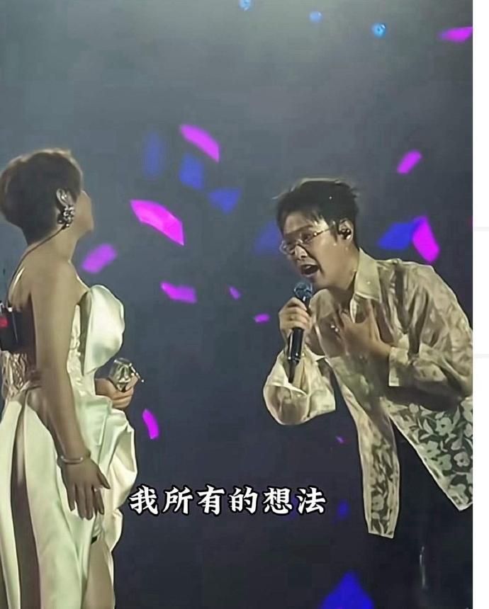 小沈阳的演唱会，老婆来了，我忍了。
女儿来了，我也忍了。
但是让我万万不能忍的是