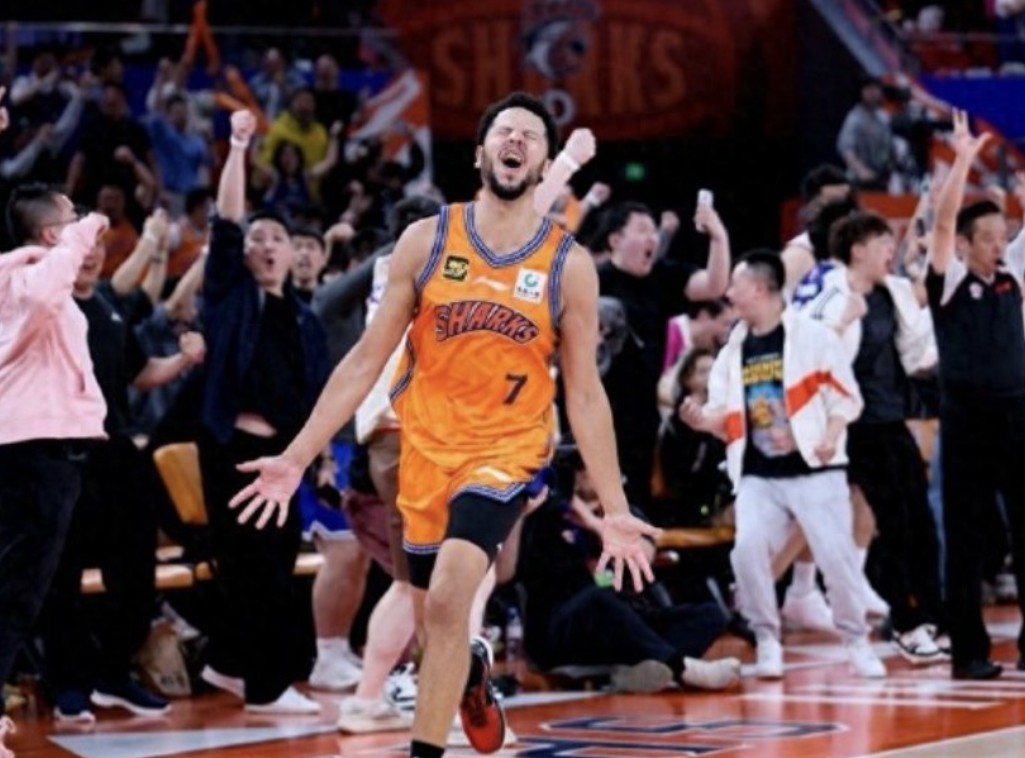 据多位篮球媒体人透露，辽宁本钢即将签下上赛季效力于上海队的外援泰勒-哈维。
本赛