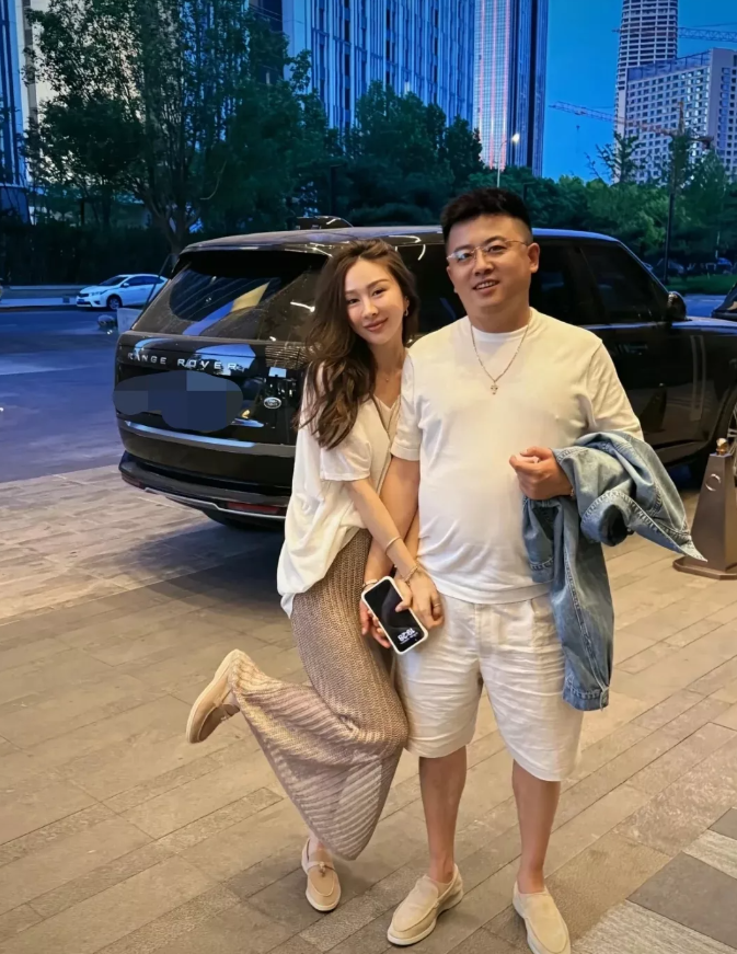 我和老婆离婚已两年多了，因为我出轨了她的闺蜜，被她发现了。这真不是我本意，本来是
