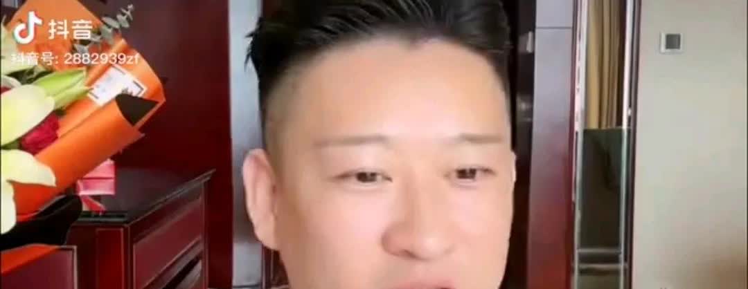 曹云金的直播间里有人提问假如曹云金的前师父郭老师跟他连线他会怎么应对，金子兴奋地