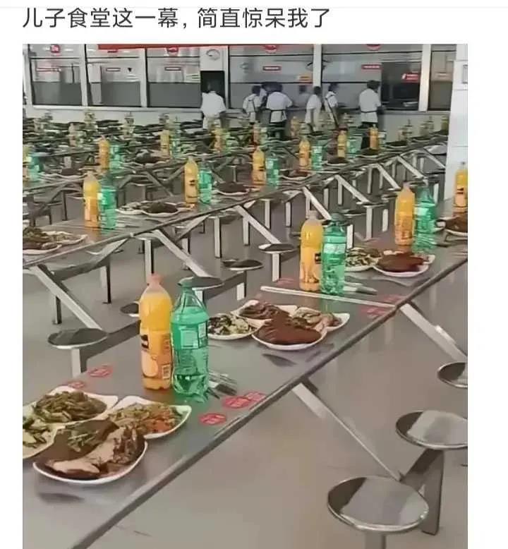 儿子食堂这一幕，惊呆到我了
