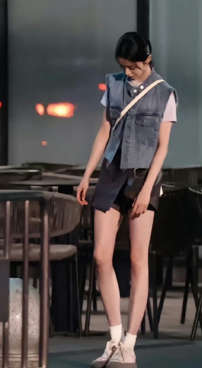 刘浩存这个腿……怪不得都说她是地表最强165 ​​​