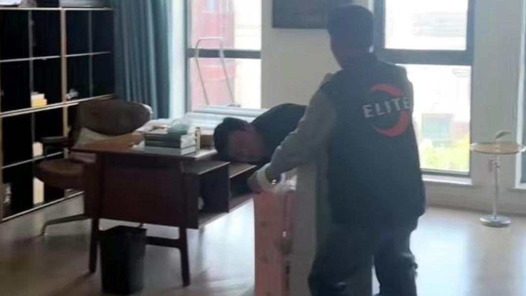 从豪宅到旧居：李亚鹏一家的生活转折，海哈金喜用乐观撑起家庭