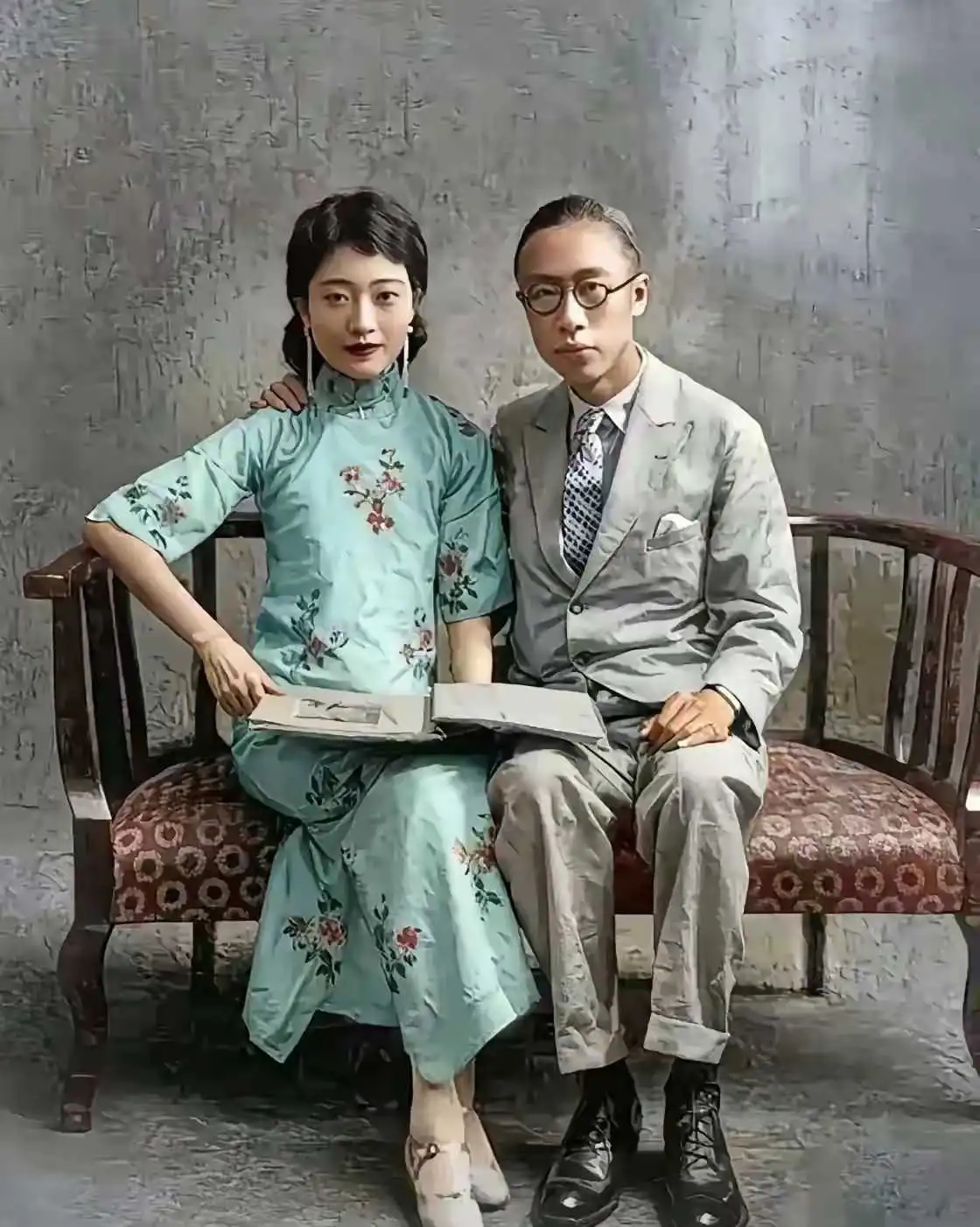 哇！在那个没有美颜的年代。
这个中国末代皇后真的是相当的漂亮的。

这个末代皇帝