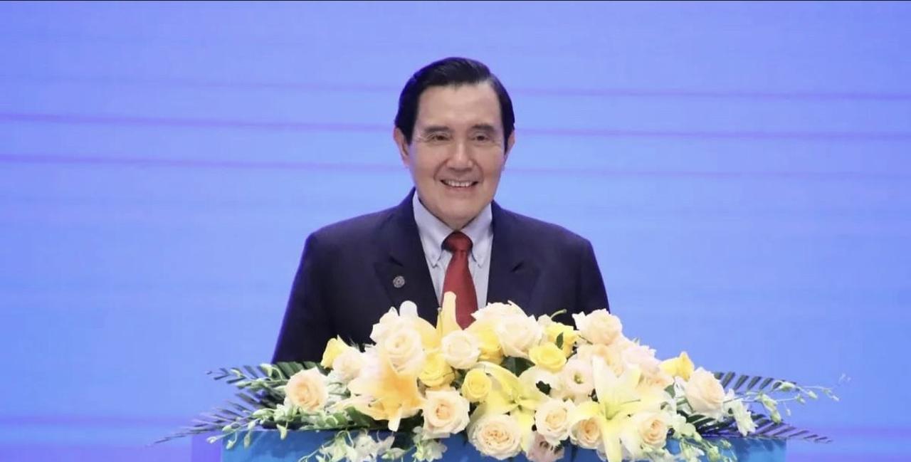 马英九之所以在敦煌公开提出“和平民主统一”，很可能与三件事有关：
1、大陆年青一