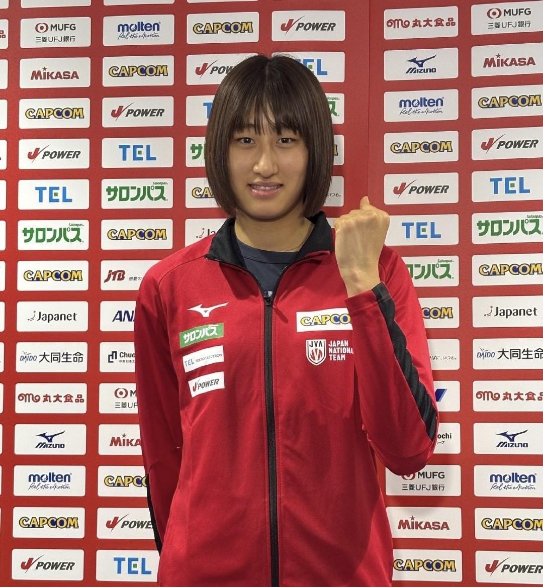 日本女排出发前往加拿大，分站赛第一周，他们将参加渥太华站的比赛。当地时间6月4~