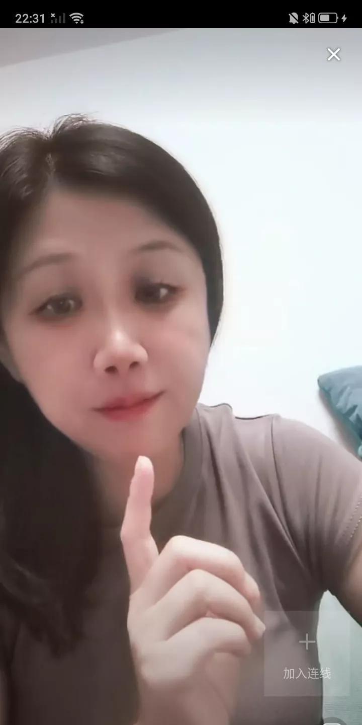 [昨晚前篮球记者兰音再次开启直播与球迷互动，分析孙明辉再次落选的原因。]兰音说：