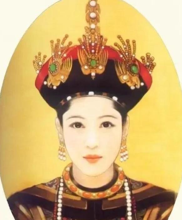 1665年，康熙娶了年仅12岁的赫舍里氏。不料，洞房时赫舍里氏竟自己扯下了红盖头