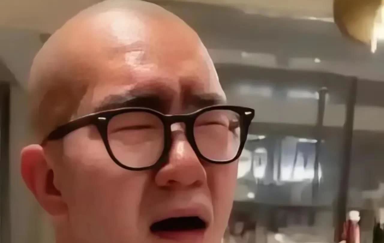 具俊晔连句话都说不清楚
跑来湾湾争遗产
吃相太难看

听这个的听那个的
