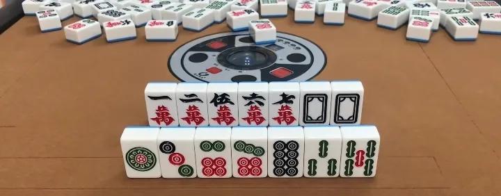 各位，当你拿到这手牌，第一感觉是拆哪一搭？35条，13饼，还是拆12万？给你3秒
