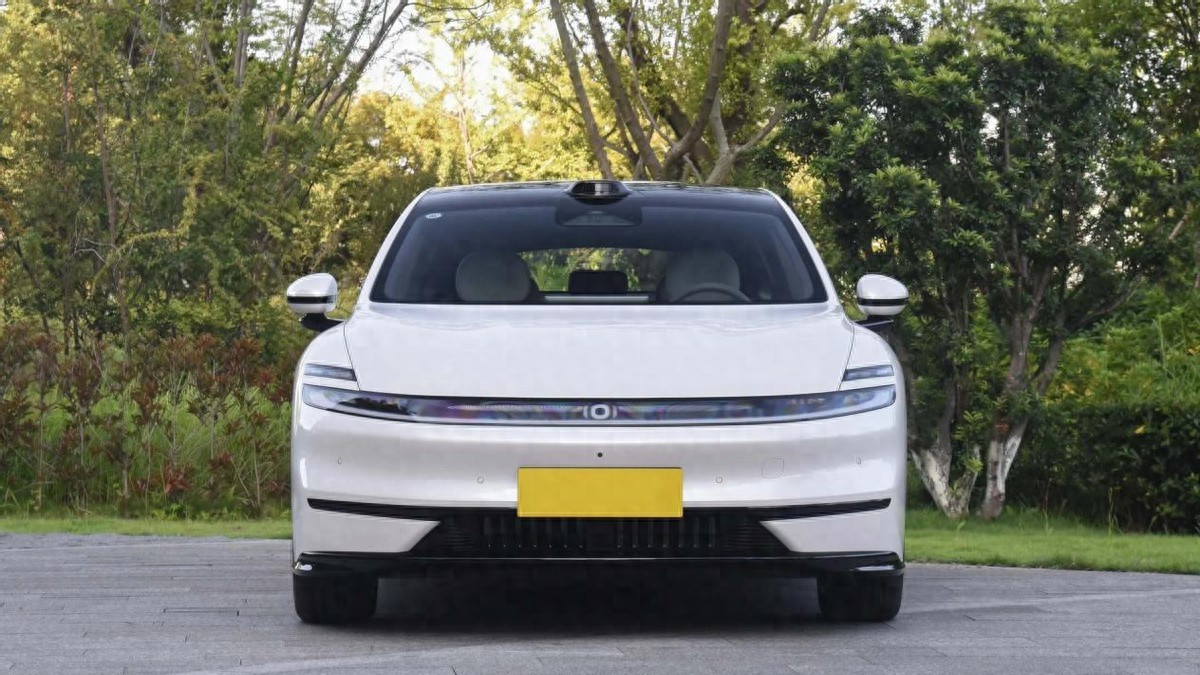 同为纯电家轿，长安启源A06竞对小鹏M03，谁才是最终之选？