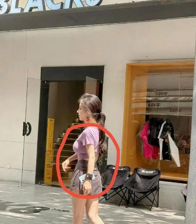还有多少人记得她叫什么吗？
当初可是很多人的小甜心
她就是那个小小的古灵精怪的冯