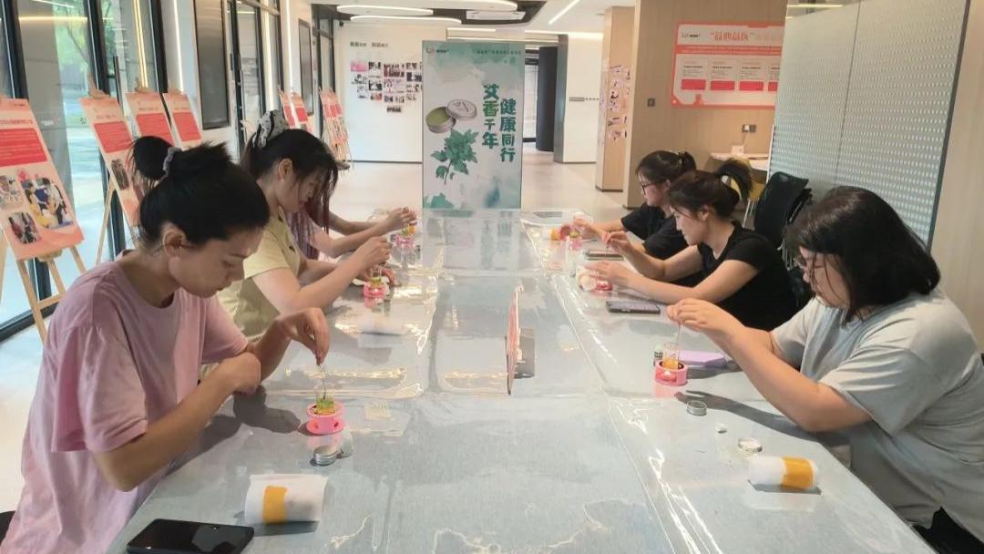 益启学丨亲子手作传“艾”意，艾草膏手作体验活动顺利举行