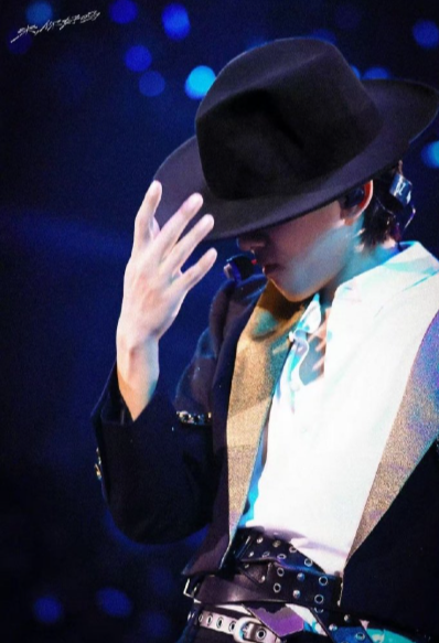 本来以为是感人的退场，结果张杰又杀回来了，这反转我给满分 ​​​