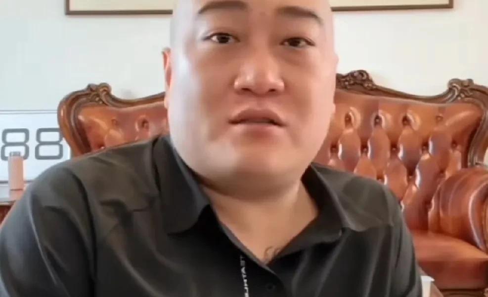 骡子说醋王卖4800万去掉手机和黄金，退款以及推流，到手200万吧！
     