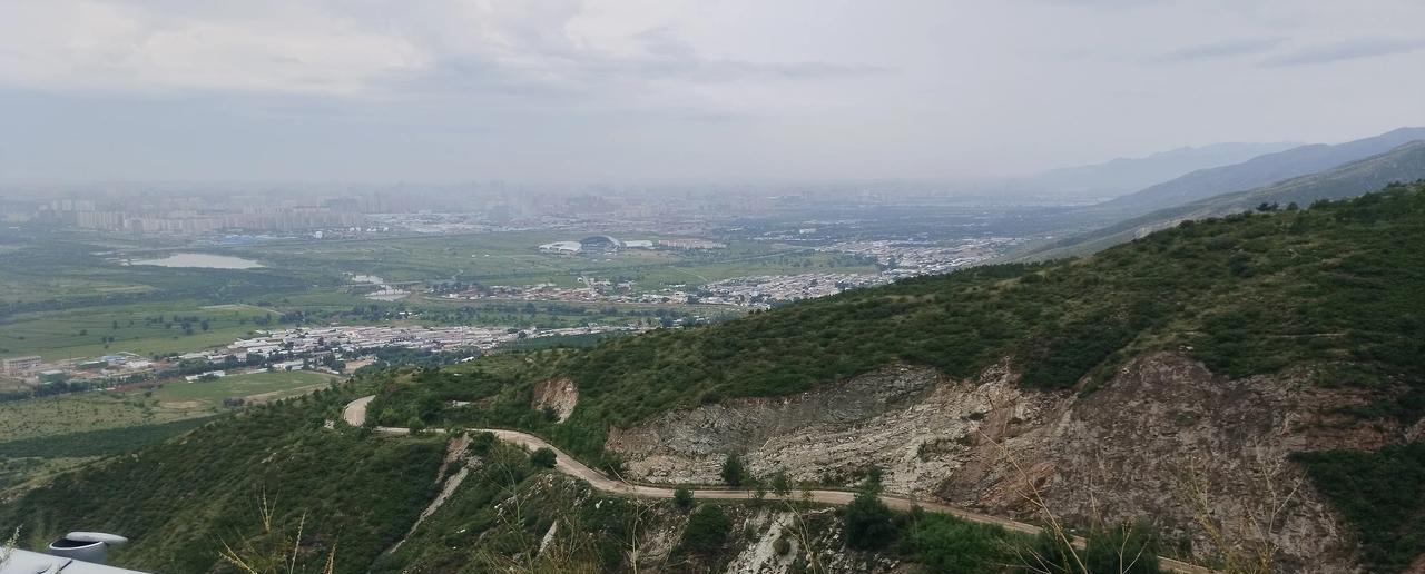 青山远黛路，风景和路名一样美