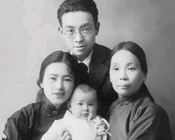 1903年，30岁梁启超和17岁王桂荃行房，两人大汗淋漓，次日梁启超却说：“我提