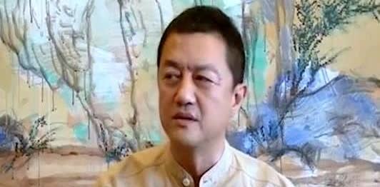 不得不说，王菲真的把两个女儿教的很好。

在李亚鹏需要帮助的时候，不仅李嫣出