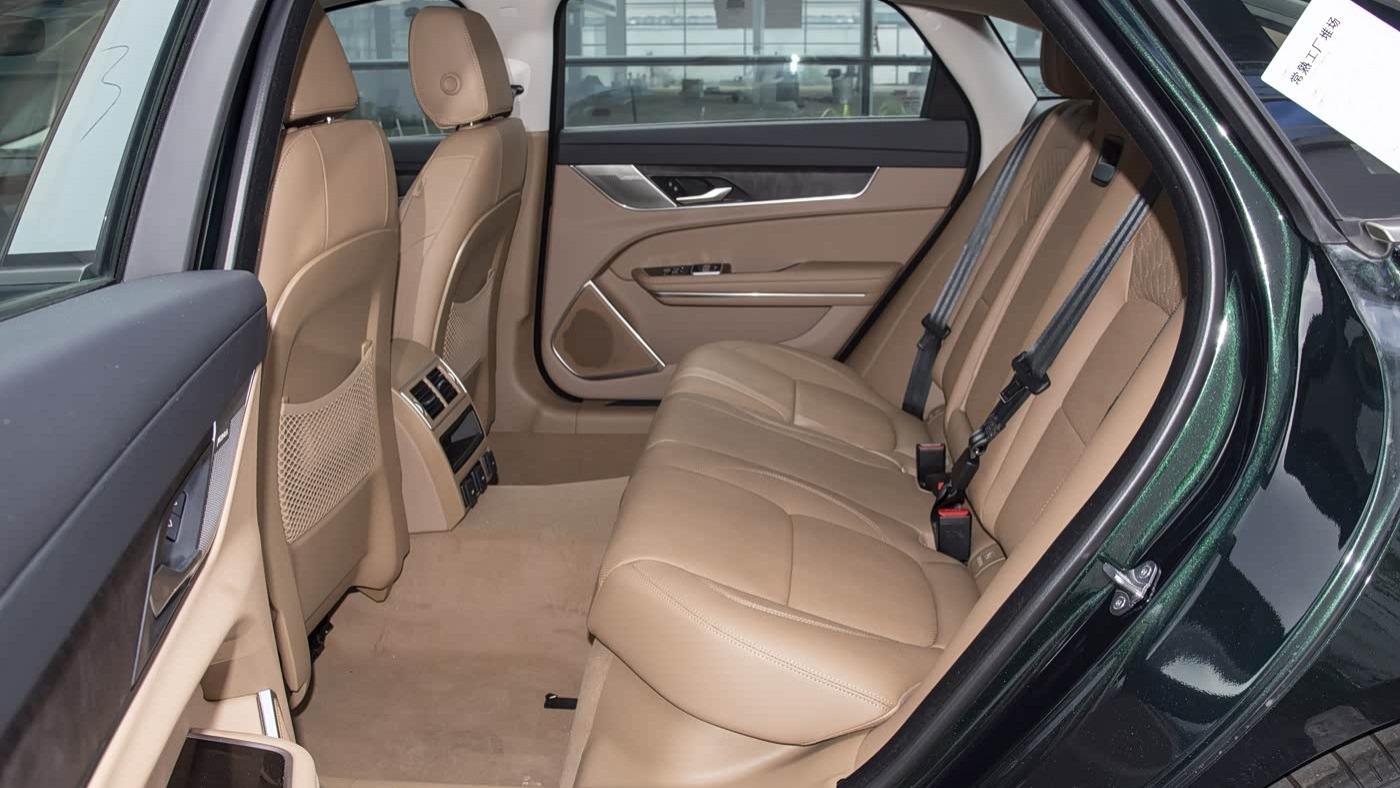 豪车价格体系“崩塌”，原价43.99万，现在20.70万都卖不动！