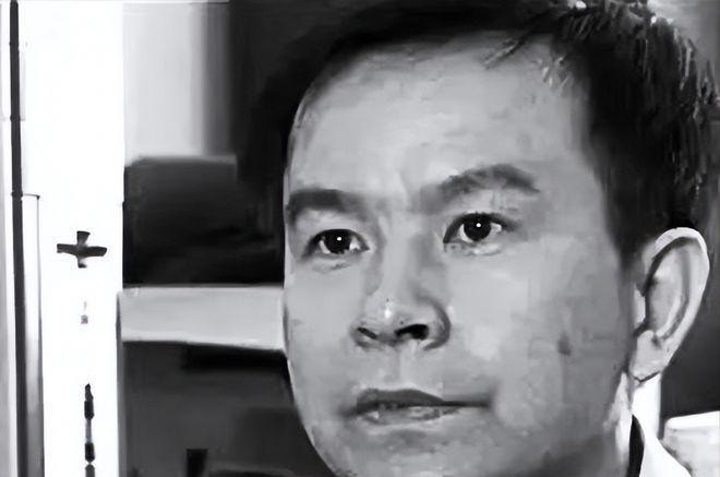 1992年，浙大高材生李红涛被警察逮捕，然而让所有人不敢相信的是，他竟然趁着警察