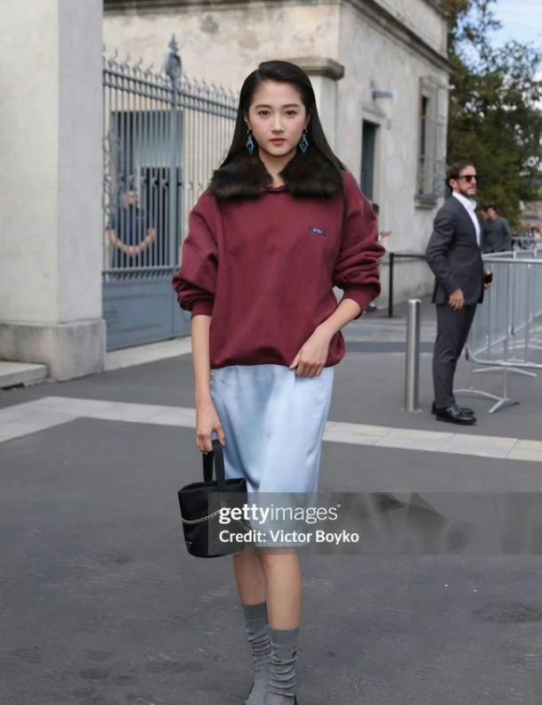 这是去时装周干嘛去了？
就这造型师，还不如短剧造型师给搭配的好看啊！
土的土，丑