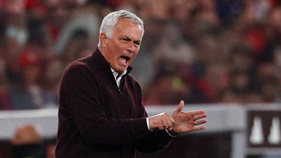 穆里尼奥率队补时绝杀，本菲卡上演惊天逆转