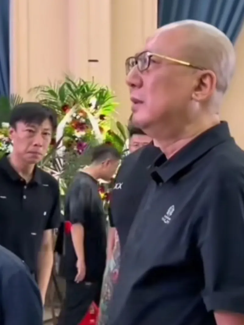 歪嘴汪洋大闹
杨少华告别仪式
那个蹭流量的专业户歪嘴汪洋，今天也来到了杨少华老爷