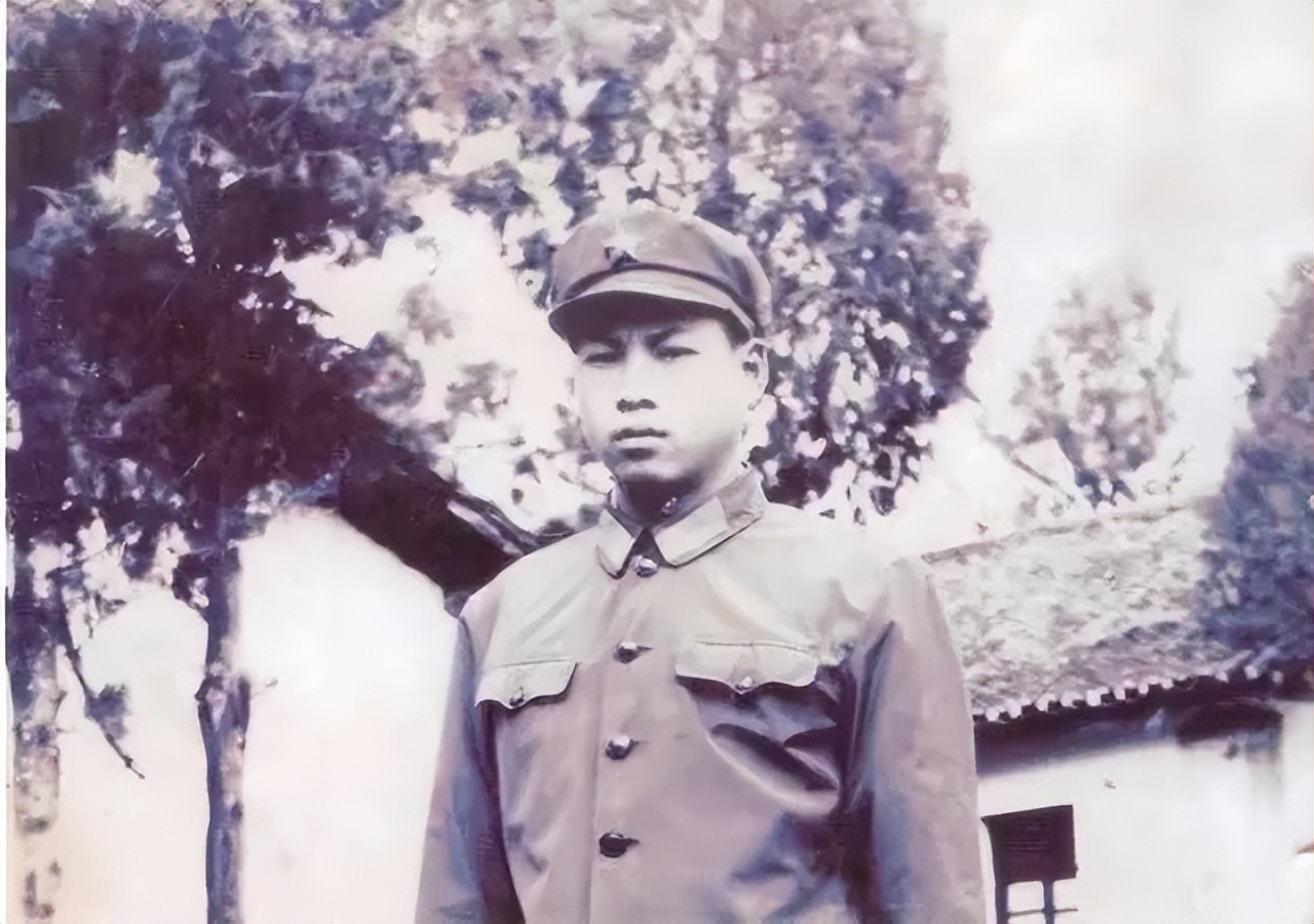 1944年，情报员文国才被捕后被严刑拷打，一个翻译突然上前扇他一巴掌，他破口大骂