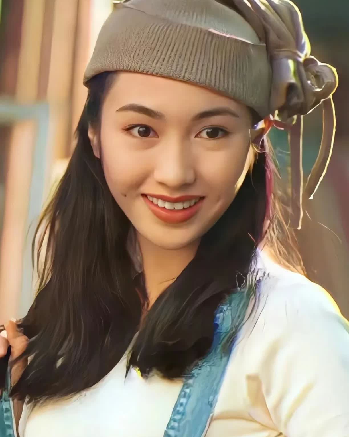 张柏芝承认全香港，只有黎姿比她美，但是网友们不承认。网友们还是觉得张柏芝更美。年