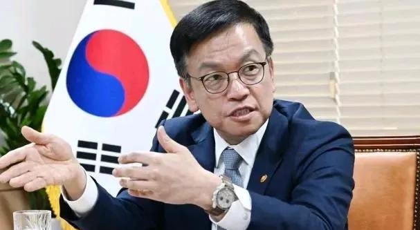 韩国政治未来发展趋势





韩国政坛，暗流涌动！代总统崔相穆，真的是国民力量