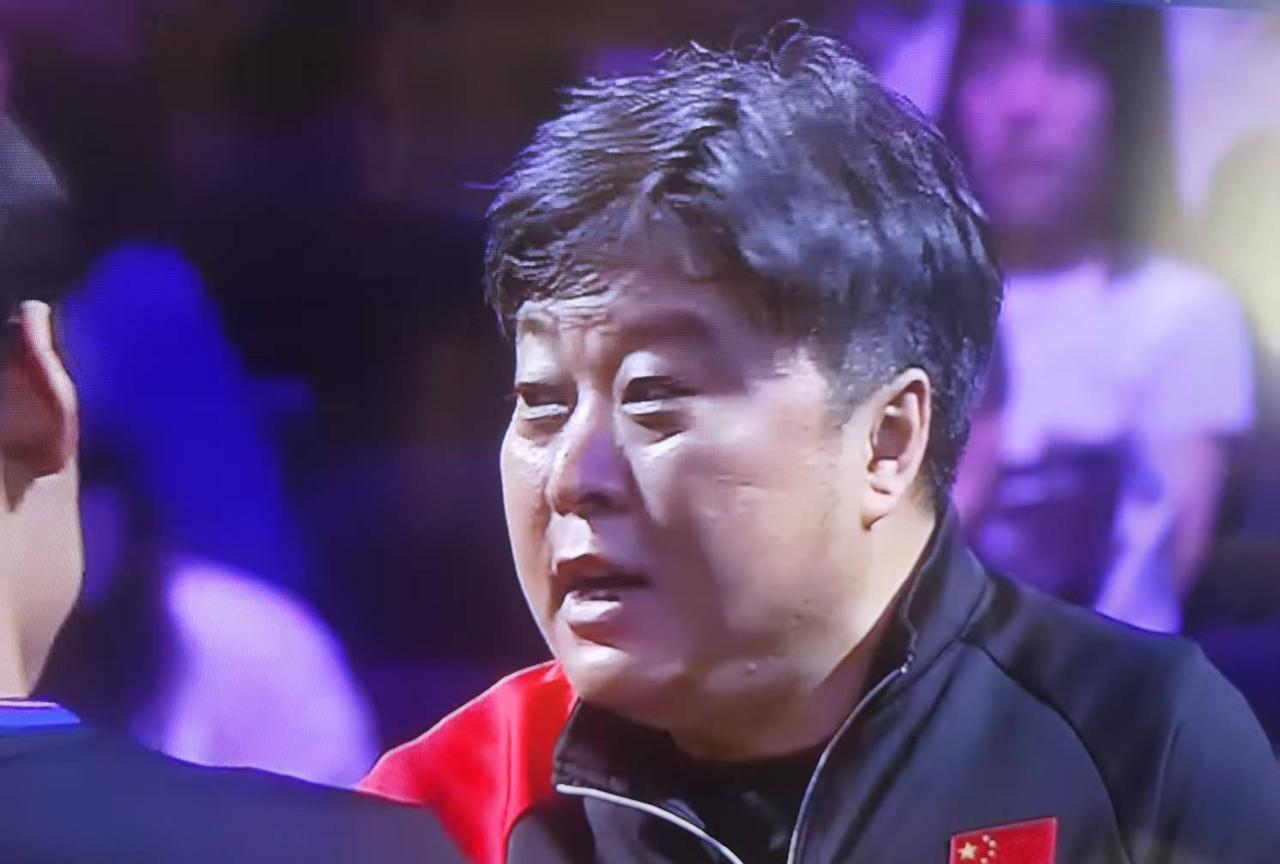我发现：国乒比国羽富裕，要有钱得多！
每逢大赛，国羽的单打场外指导也就是孙俊、罗