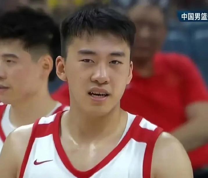 不吹不黑！现役中国男篮最受球迷欢迎的十大球星:

1.胡金秋--实力在线，为人低