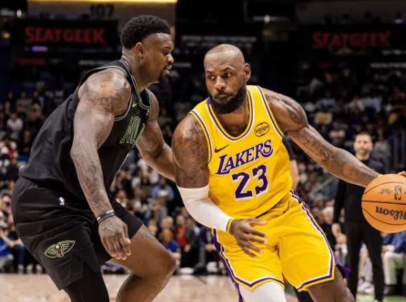 NBA常规赛，湖人对阵马刺。
赛前，湖人更新最新状态：勒布朗-詹姆斯不会出战对阵