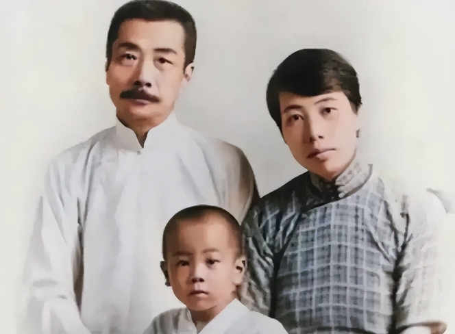 1941年，日军军官看着满身伤痕的许广平吼道：“把她衣服扒下来！”此时，正值寒冬